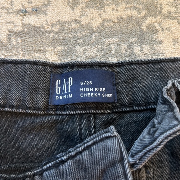 Gap High Rise Cheeky Short - Sz 6/28. Black with Raw Hem - Picture 3 of 5